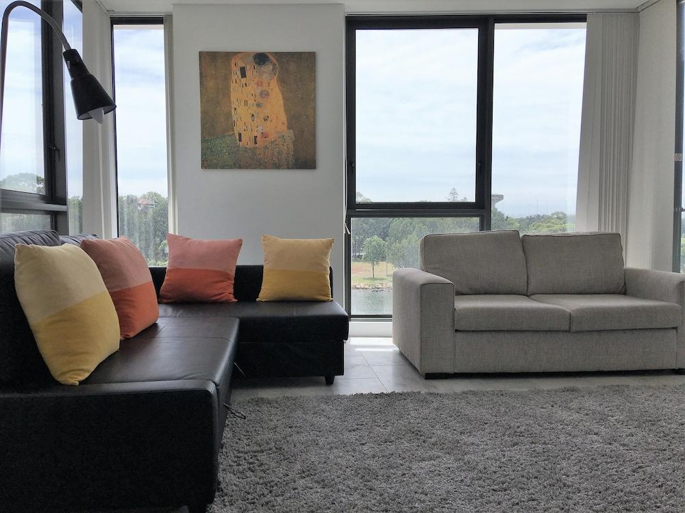 Exclusive apartment with water views - Tap to explore photos