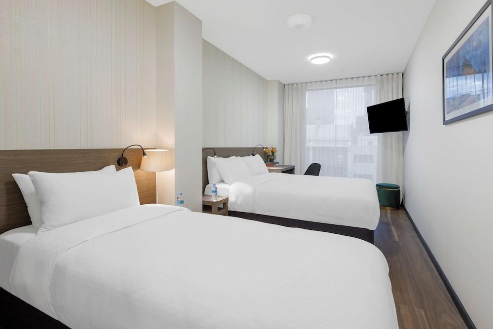 Best Western Queen Victoria Market Hotel Room Type - Executive Room, Multiple Beds, Non Smoking, City View Best Western Queen Victoria Market Hotel Room Type - Executive Room, Multiple Beds, Non Smoking, City View