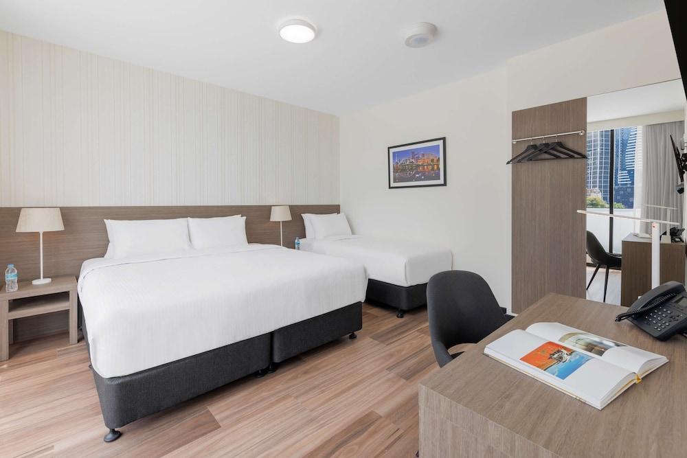 Best Western Queen Victoria Market Hotel Room Type - Executive Room, Multiple Beds, Non Smoking