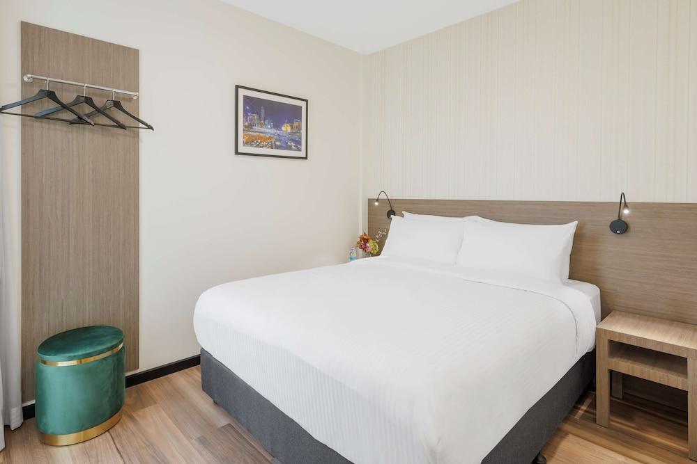 Best Western Queen Victoria Market Hotel Room Type - Executive Room, 1 Queen Bed, Non Smoking
