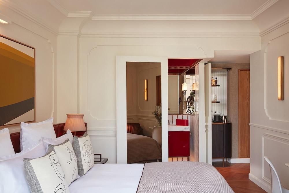 Villa-des-Prés Room Type - Superior Double Room (beds type subject to availability) Villa-des-Prés Room Type - Superior Double Room (beds type subject to availability)