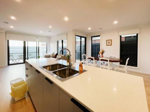 Casey Green Townhouse by GoodLive - Tap to explore photos