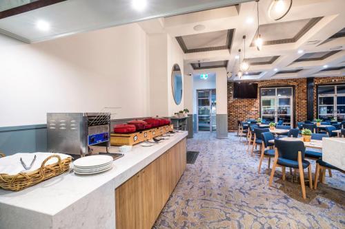 Nightelier Carrum Downs Sands Hotel - Tap to explore photos