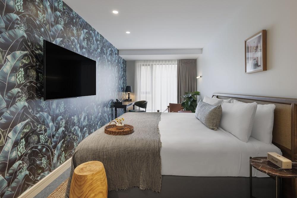 202 Elizabeth Room Type - The Sussex Room with King Bed
