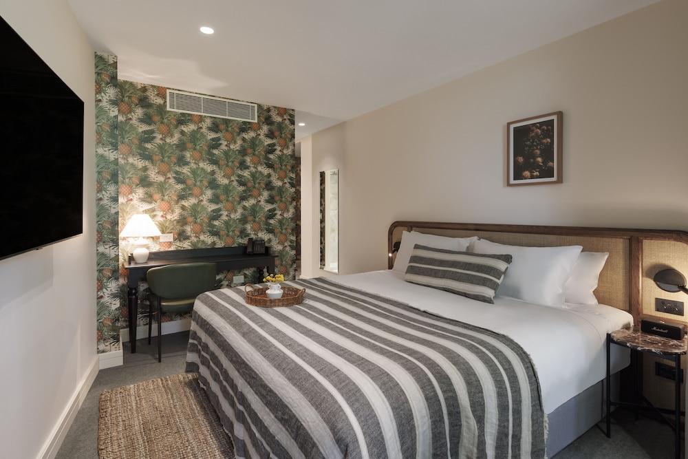 202 Elizabeth Room Type - The Surry Room with King Bed