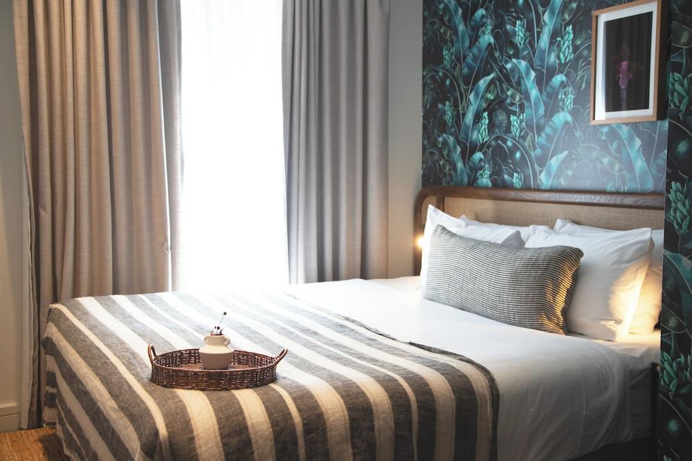 202 Elizabeth Room Type - The Surry - Accessible Room