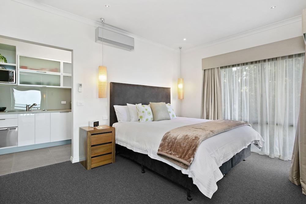 Arthurs Views Room Type - Superior Studio, 1 King Bed, Ocean View