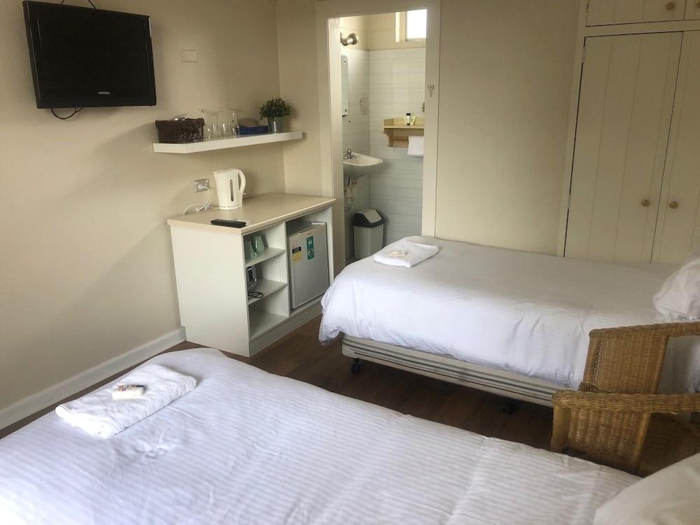 Blacktown Tavern Room Type - Basic Twin Room