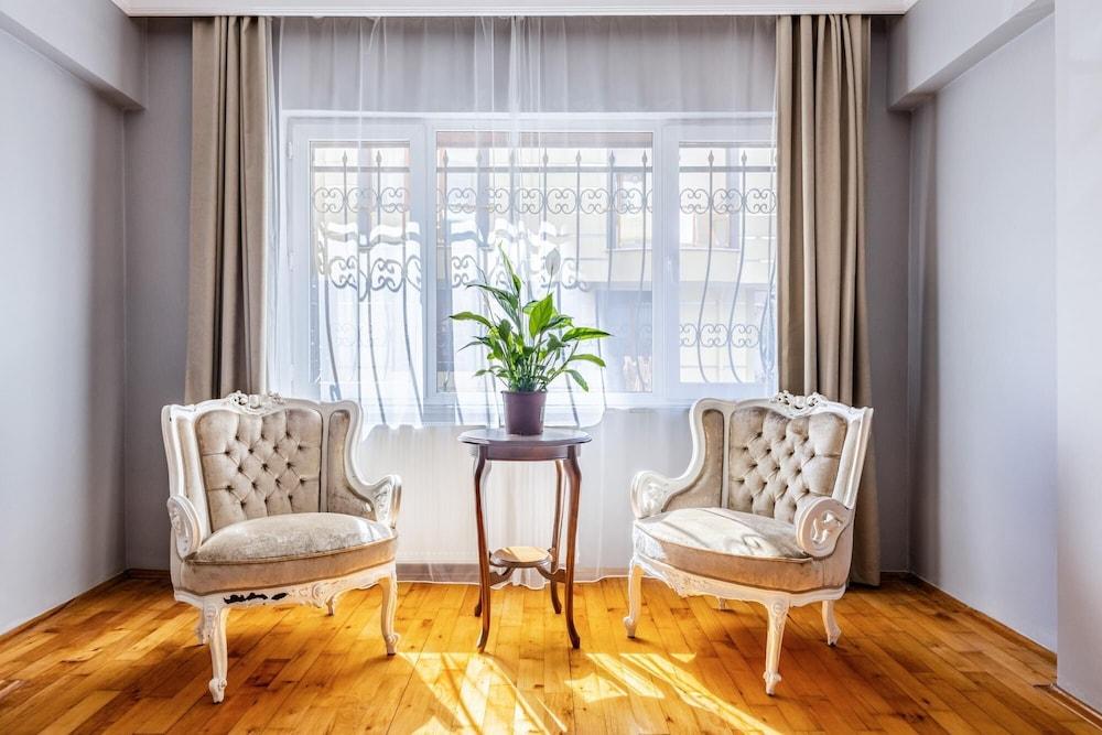 Fully Furnished Magnificent Flat in Uskudar - Tap to explore photos