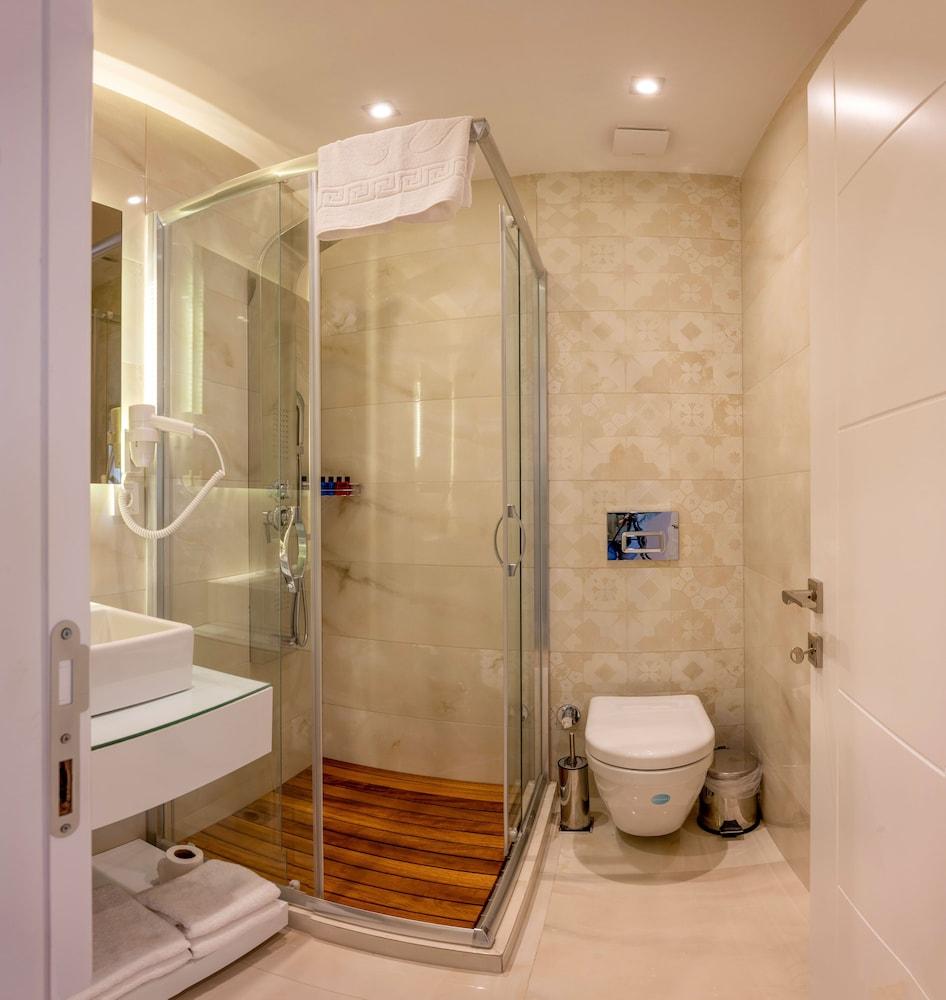 Hotel Grand Istanbul - Tap to explore photos