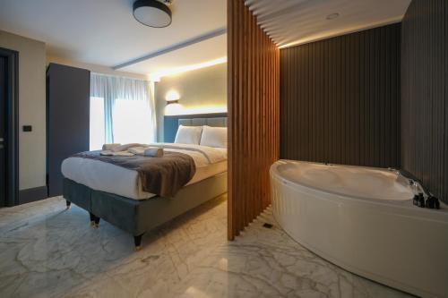 Ataşehir Kuruçeşme Palace Room Type - Deluxe Double Room with Bath