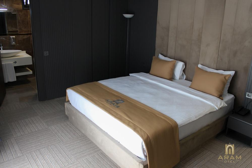 Aram Otel Room Type - Deluxe Double Room