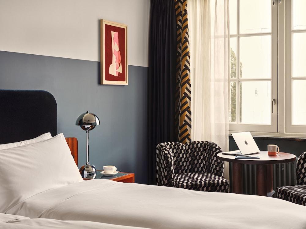 The Hoxton, Lloyd Amsterdam Room Type - Roomy Twin