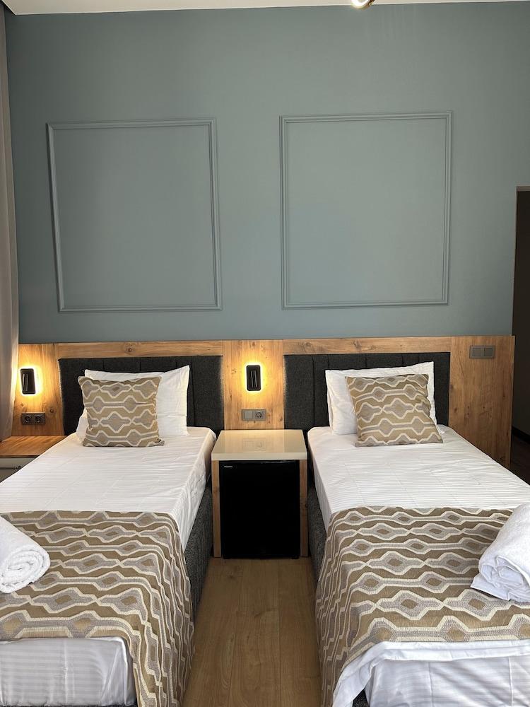 Newalla Hotel Old City Room Type - Family Suite, Sea View