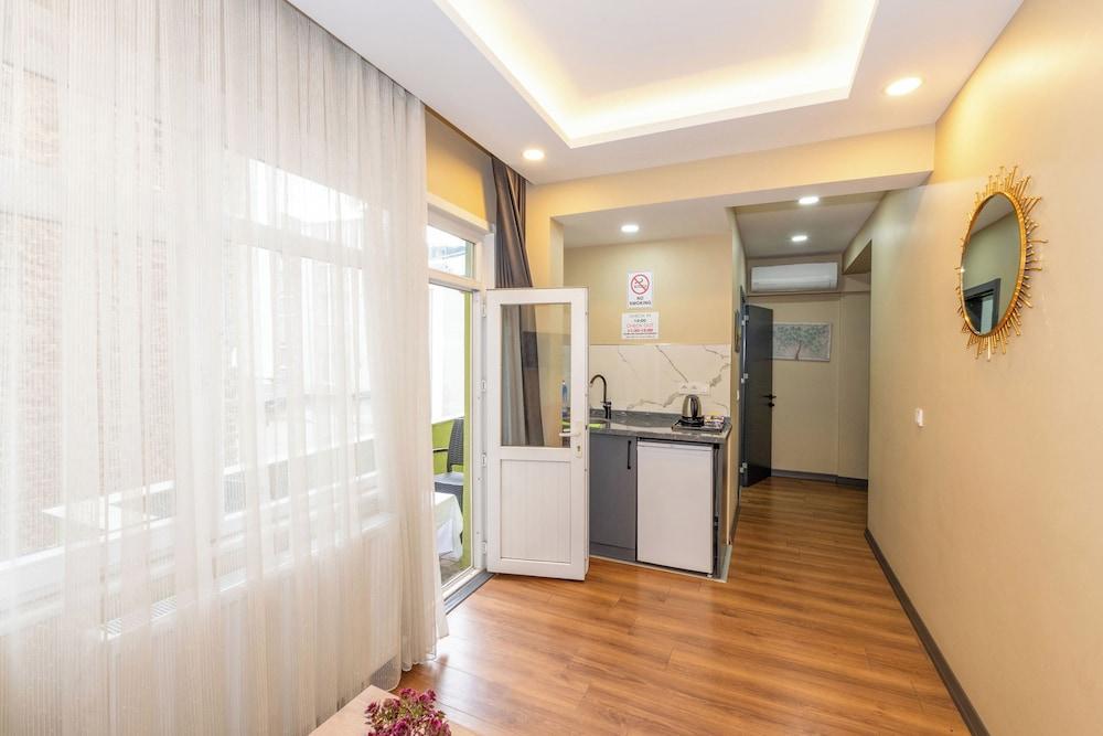 Hotel la Vitrine Room Type - Deluxe Room, Balcony