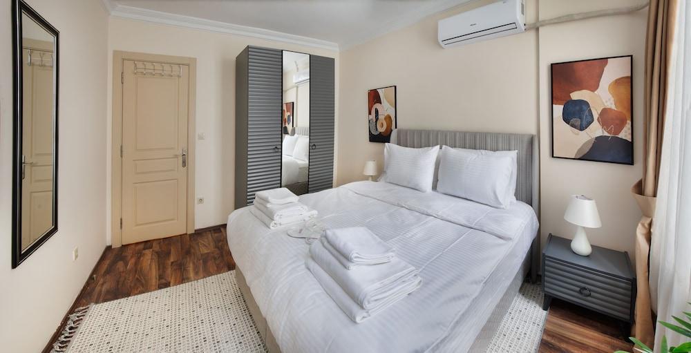 Gorgeous Central 1BR Apt near Galataport - Tap to explore photos