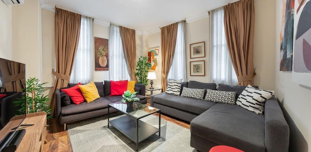 Gorgeous Central 1BR Apt near Galataport - Tap to explore photos