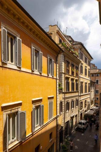 Home at Rome Luxury Navona - Tap to explore photos