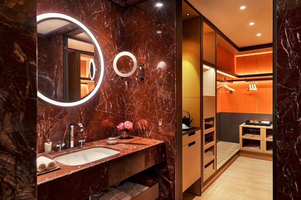 Bvlgari Hotel Roma Room Type - Deluxe Room, 1 King Bed, City View