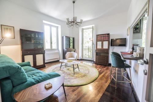 Testaccio Luminous and Large Apartment - Tap to explore photos