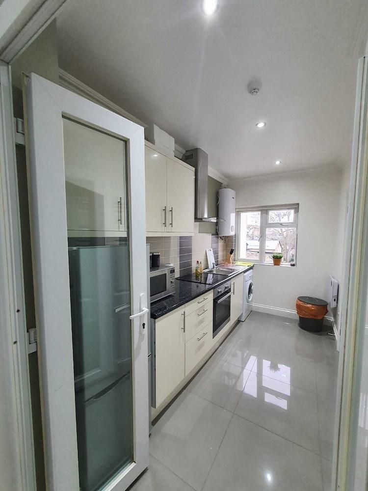 Cosy Entire Home Kingscross Central London - Tap to explore photos