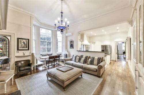 The Mayfair Rectory in London - Tap to explore photos