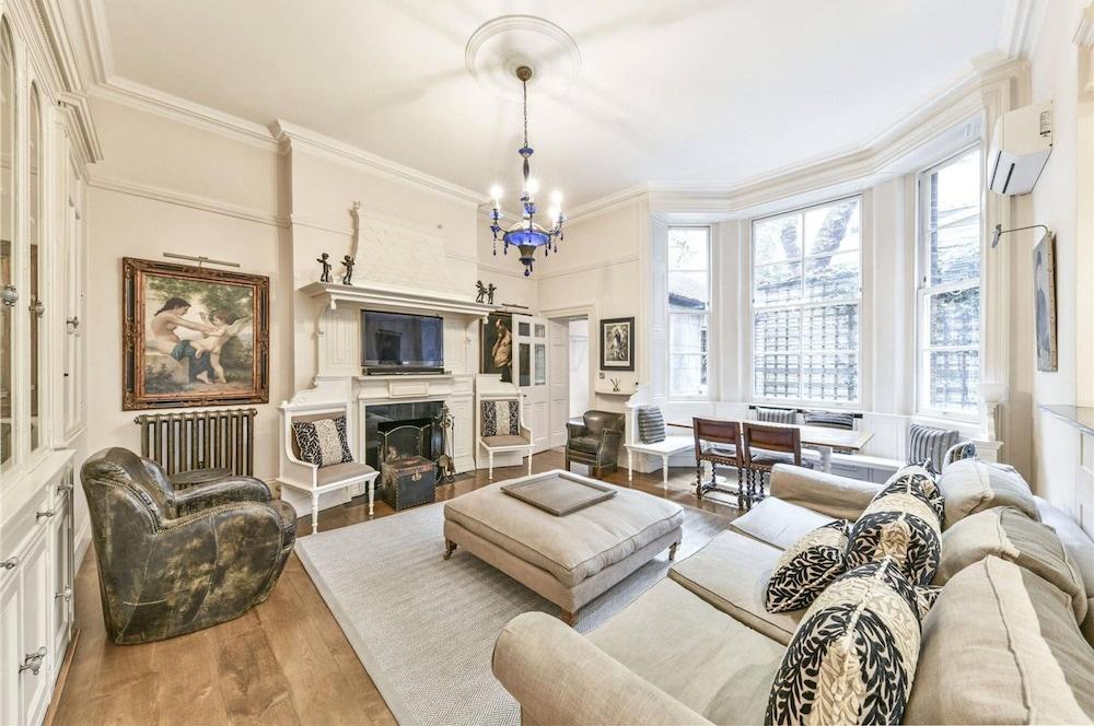 The Mayfair Rectory in London - Tap to explore photos