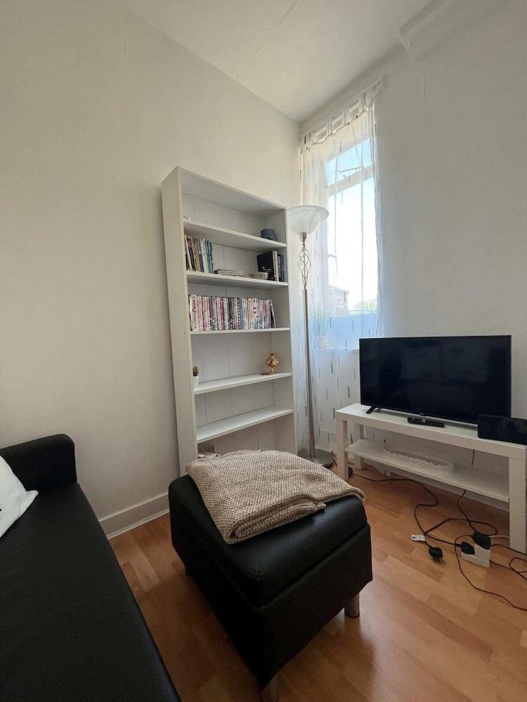 Modern & Peaceful 1BD Flat - Islington - Tap to explore photos