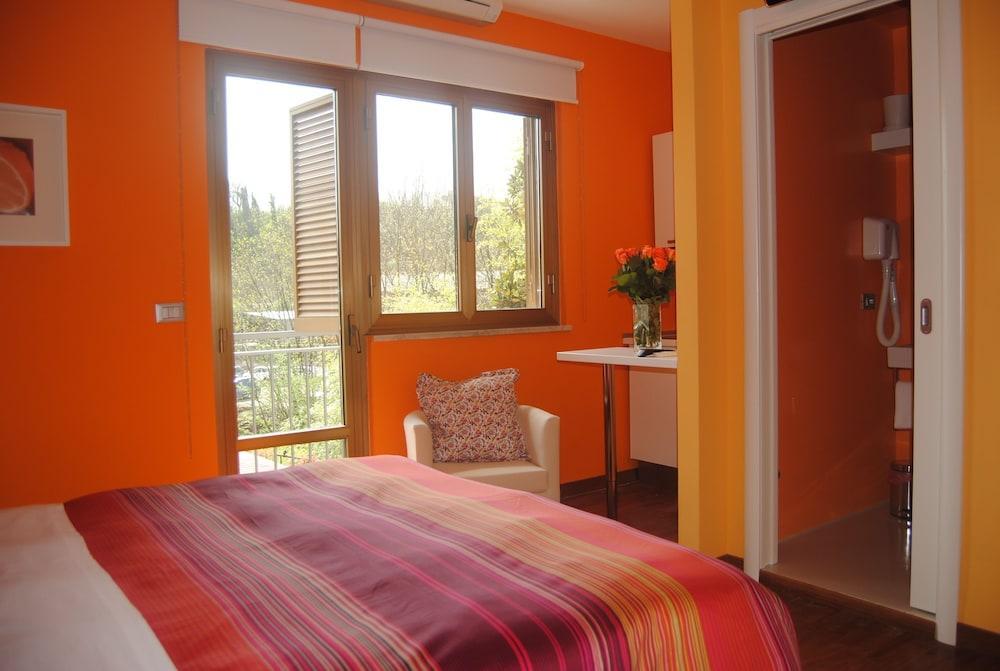 Bedroom La Stazione - Tap to explore photos