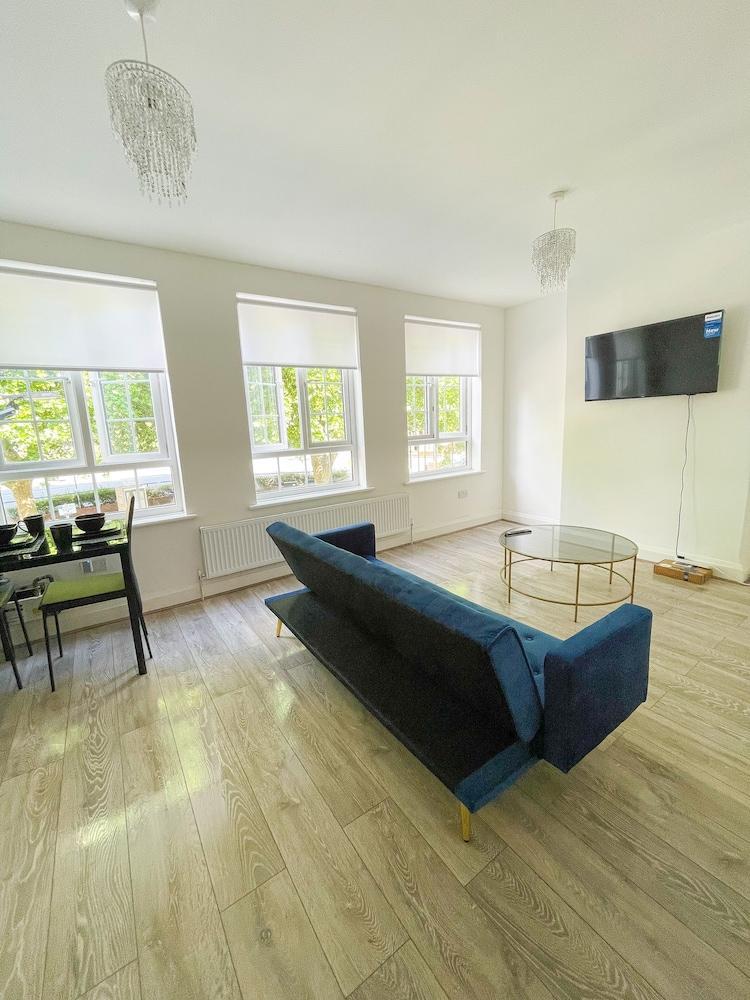Immaculate 1-bed Apartment in Orpington - Tap to explore photos