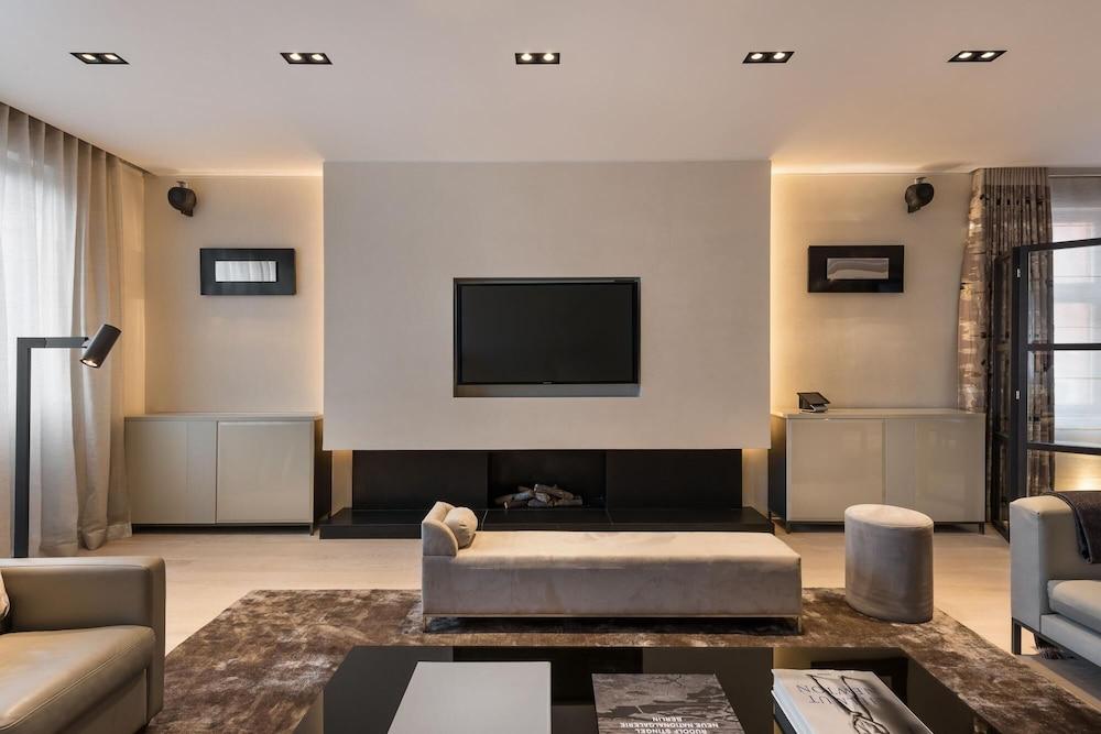 Prime Penthouse in Cadogan Square - Tap to explore photos