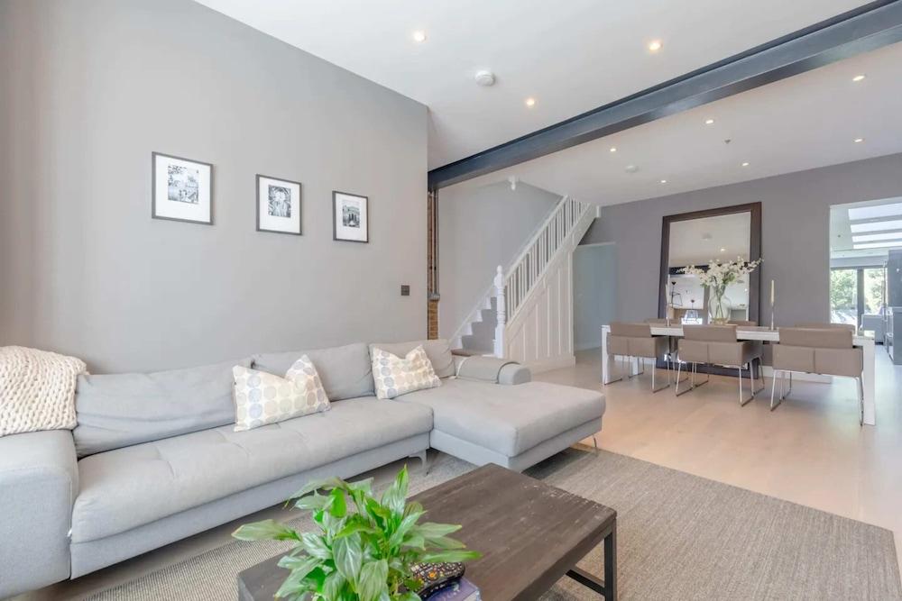 Stunning 3BD Home - Clapham, Near Northcote Rd - Tap to explore photos