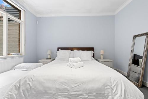 Londwell - Luxury Knightsbridge Flat - Harrods - Tap to explore photos