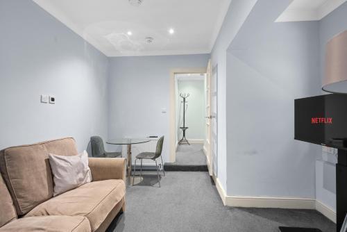 Londwell - Luxury Knightsbridge Flat - Harrods - Tap to explore photos