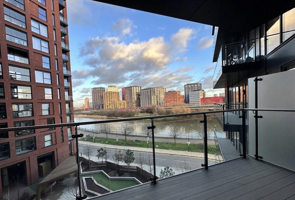 Mascutstay 2 Beds London City View - Tap to explore photos