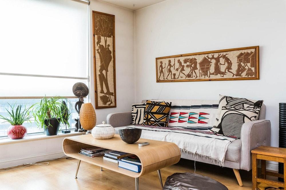 Delightful Moroccan Inspired Flat Hackney Sleeps 2 - Tap to explore photos