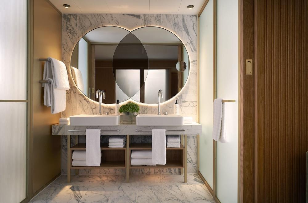 The BoTree London, Curio Collection by Hilton Room Type - Marylebone Suite
