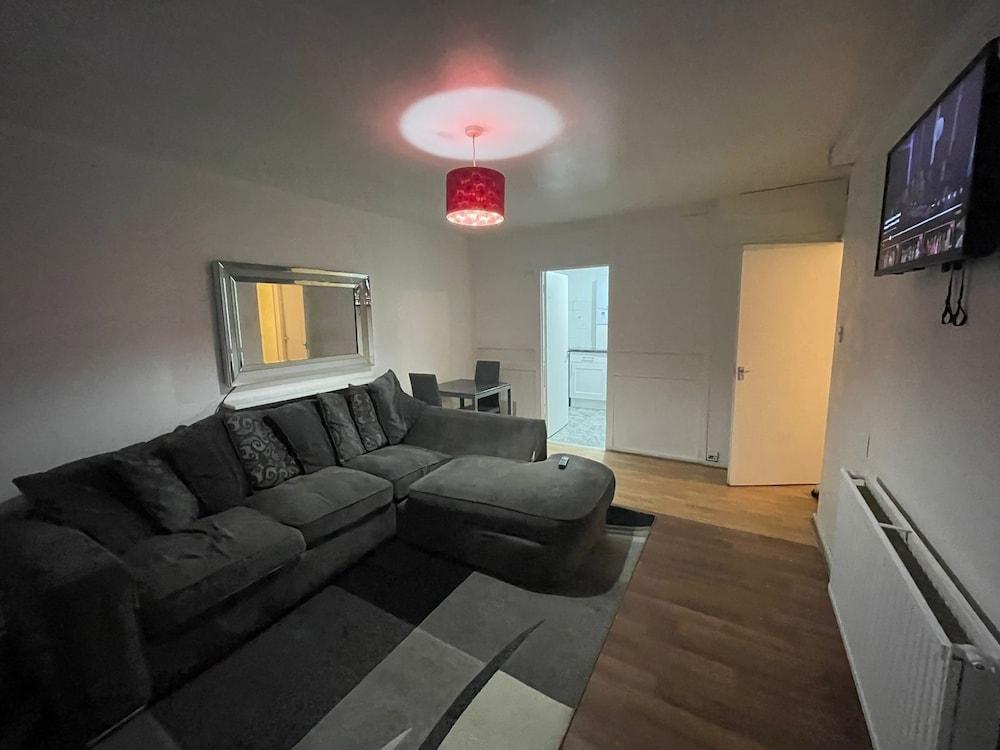 New! Xtra Large 4 Bedroom Up to 14 Guests - Tap to explore photos
