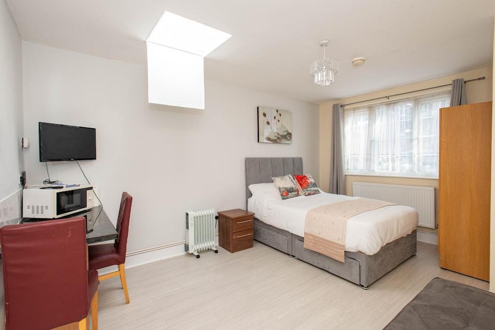 Newly Refurbished Studio, 20 Mins to London Bridge - Tap to explore photos