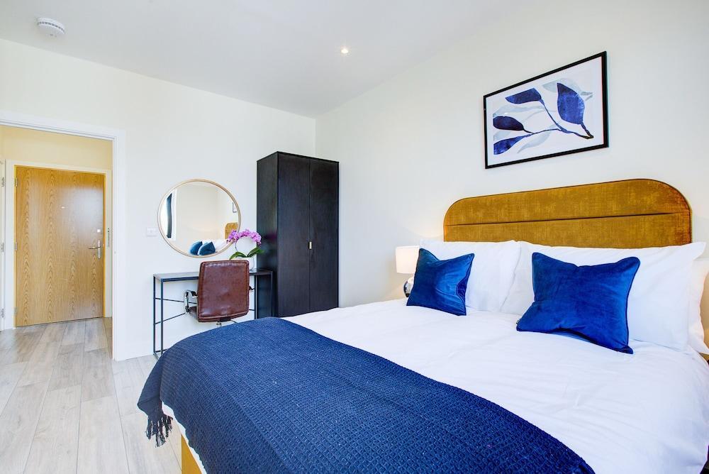 Beautiful 1-bed Apartment in Cheam, Sutton - Tap to explore photos