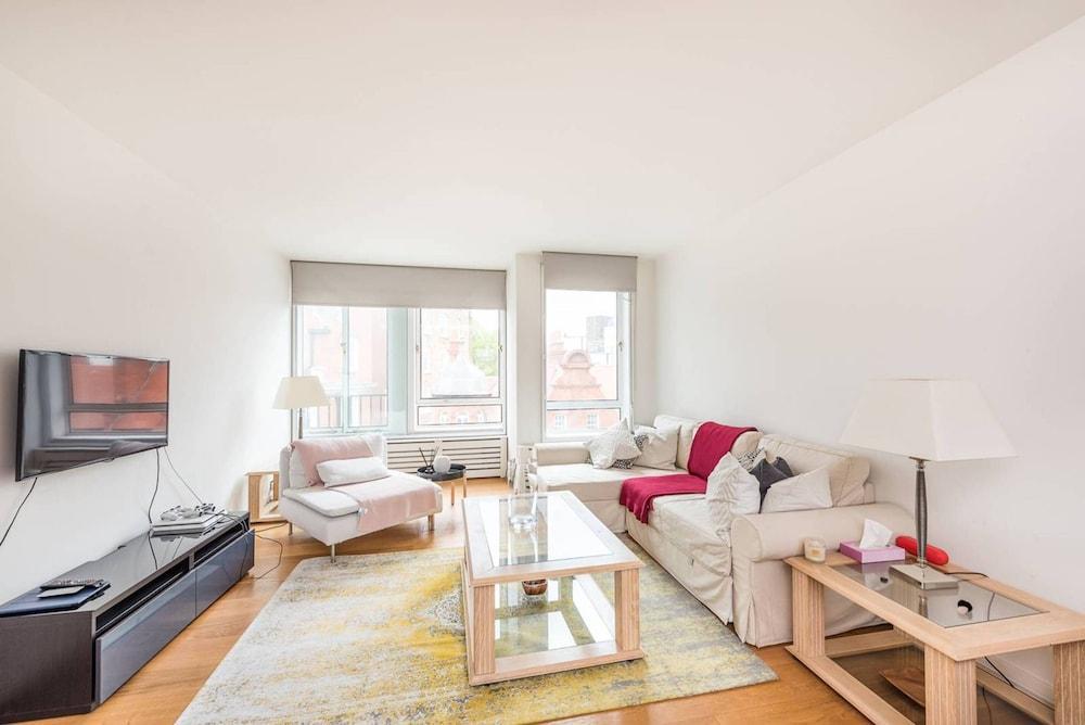 Sloane Square Luxury Flat 4 Guests - Tap to explore photos