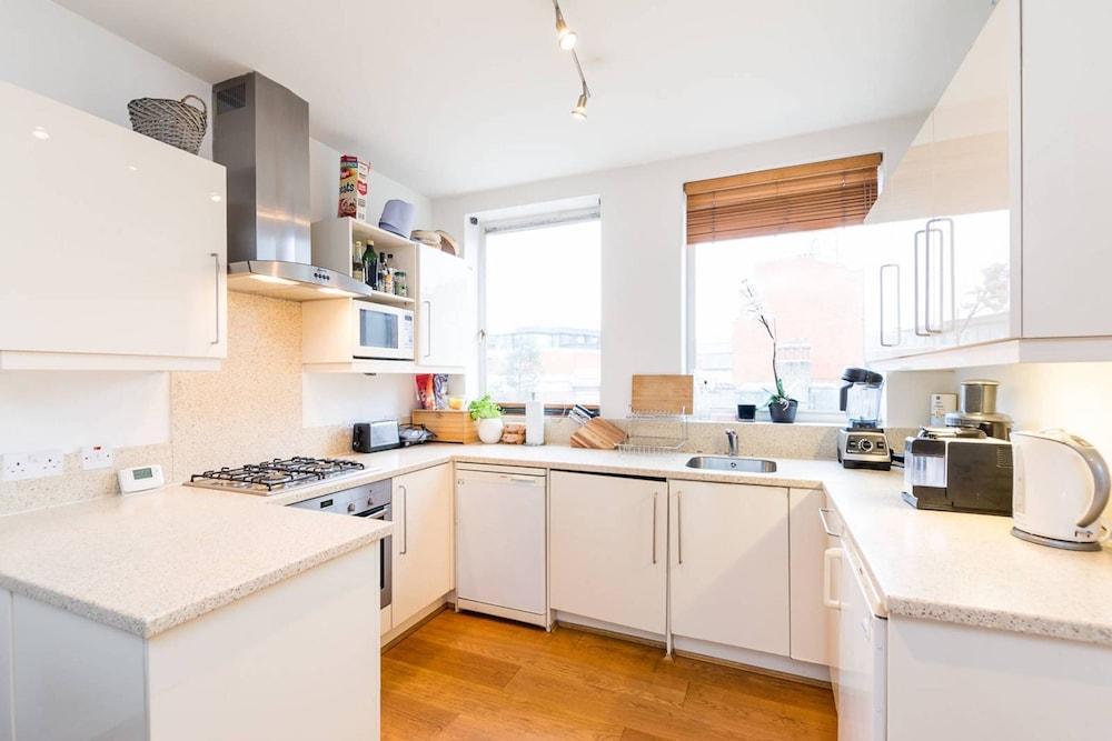 Sloane Square Luxury Flat 4 Guests - Tap to explore photos