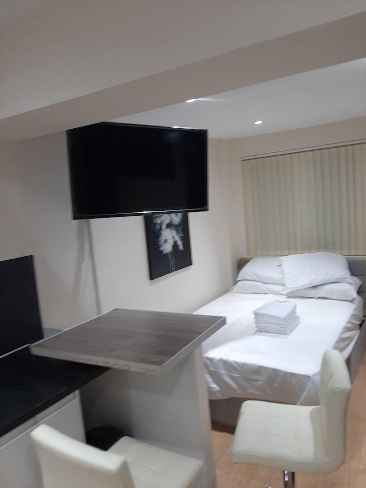 Aa Guest Room2 Near Royal Arsenal - Tap to explore photos