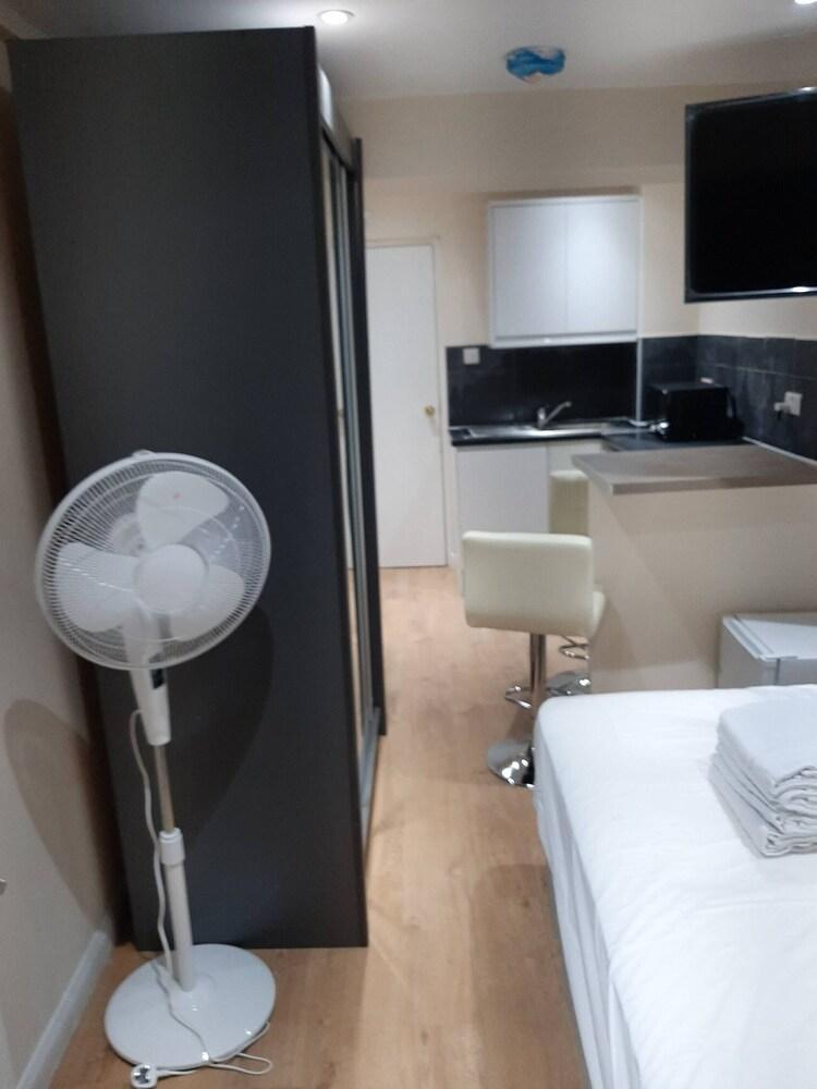 Aa Guest Room2 Near Royal Arsenal - Tap to explore photos