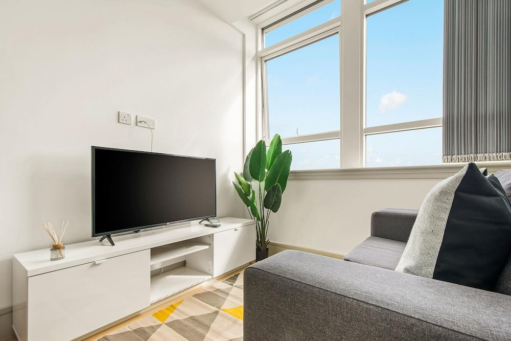 Comfy One Bedroom Apartment in Harrow - Tap to explore photos