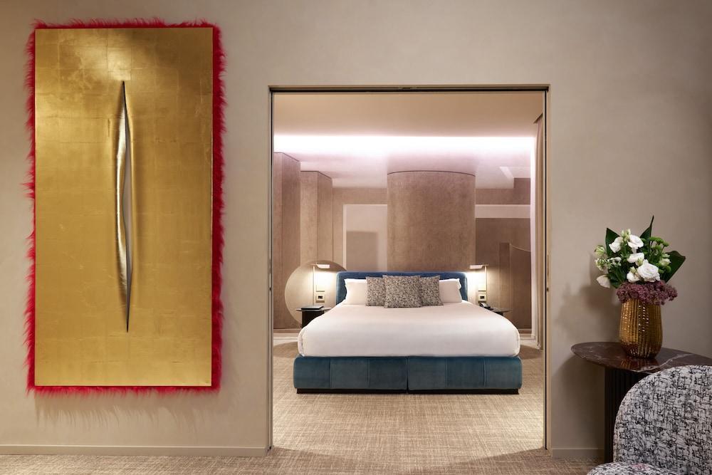 Borghese Contemporary Hotel Room Type - Suite