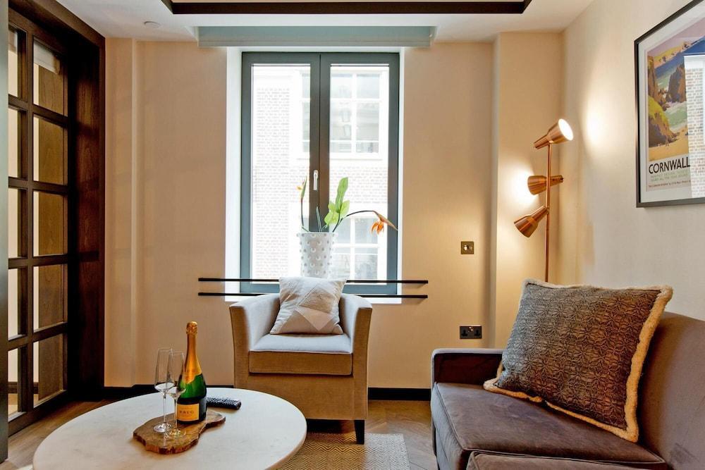 Gs10 - 1 Bed Executive - Tap to explore photos