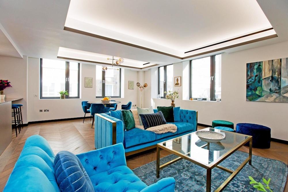 GS4 - 2 Bed Executive - Tap to explore photos