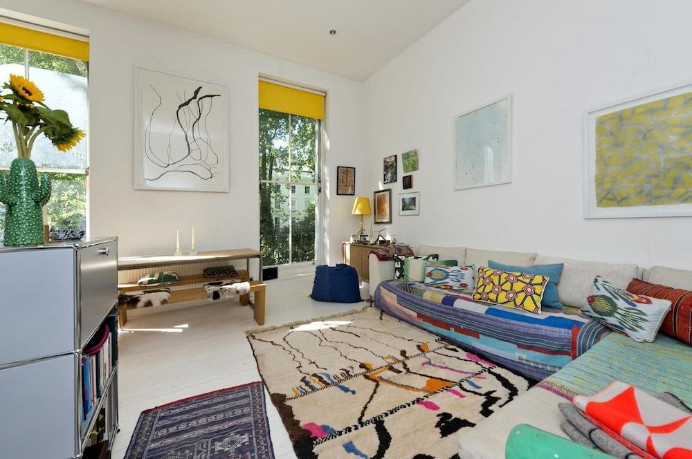 Fantastic 1 bed Property With Private Balcony - Tap to explore photos