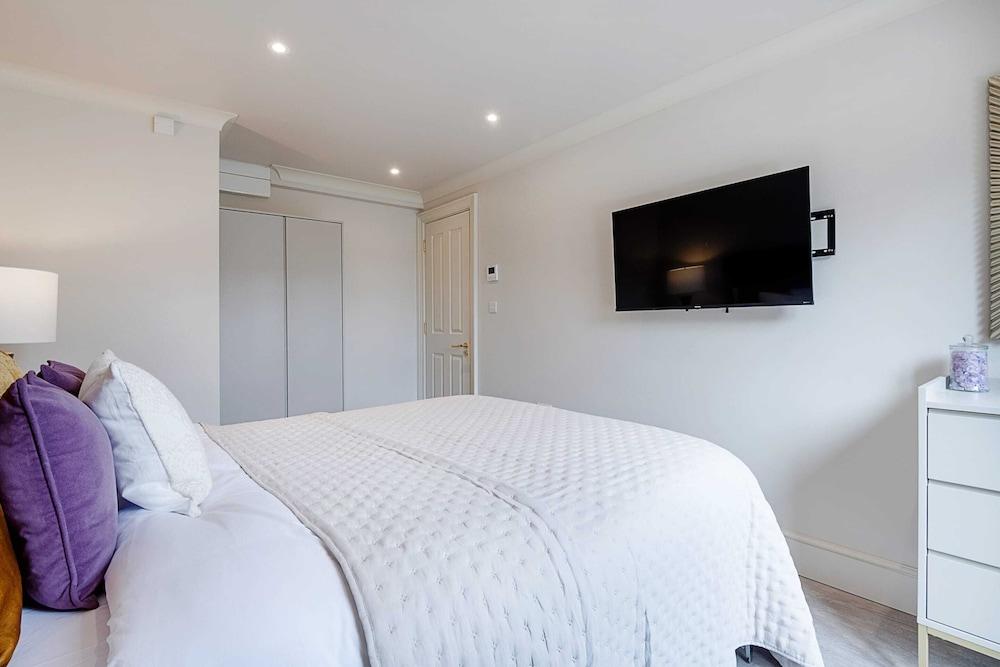 Marble Arch Suite 5-hosted by Sweetstay